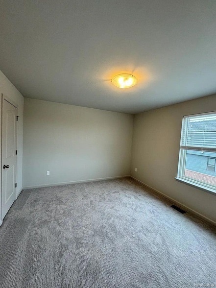 Building Photo - 2151 Park Dr