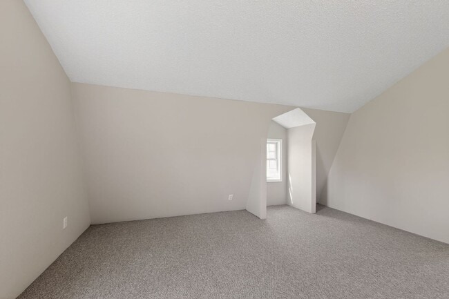 Building Photo - Charming 3BR Duplex in Dunmore