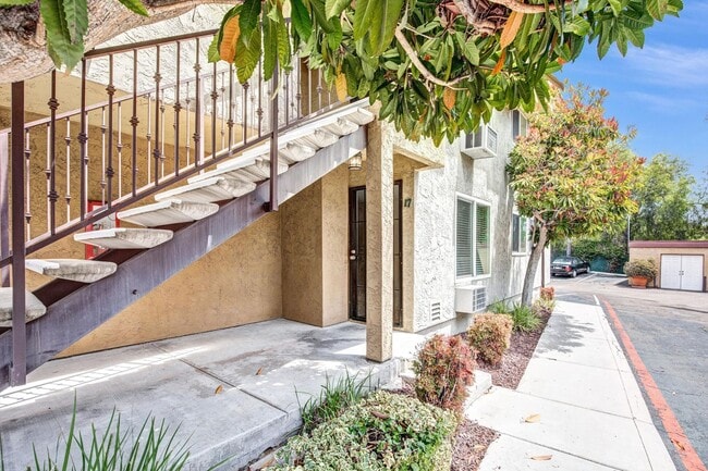 Building Photo - Cozy 2 BD, 1 BA Condo in Las Palmas Villas!