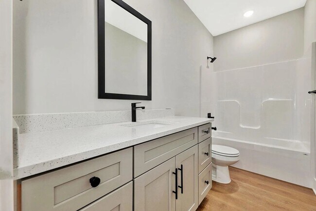 Building Photo - 5424 W 42nd St S