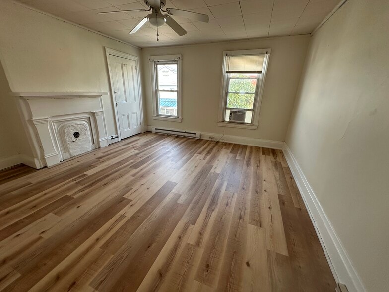 Front Bedrooms - 4924 Hatfield St