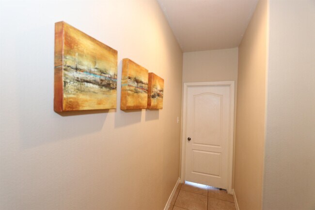 Building Photo - 10514 Winrock Dr
