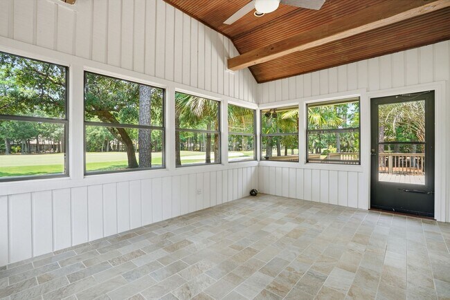 Building Photo - 5 Fairlawn Ct