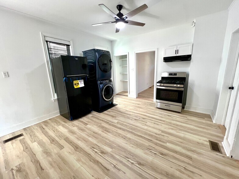 Building Photo - 39 1/2 Milton Ave