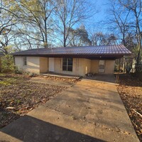 Building Photo - Remodeled Single Family Home in West Bates...