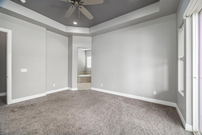 Building Photo - 1861 N Mountain View Dr