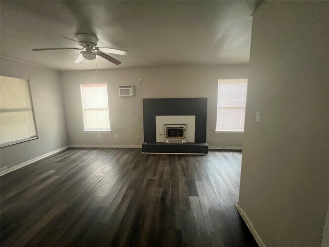 Building Photo - 416 Pin Oak Dr