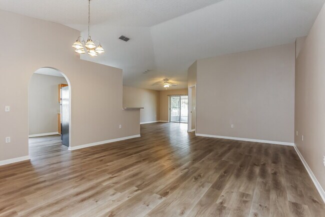 Building Photo - 98 Reeding Ridge Dr E