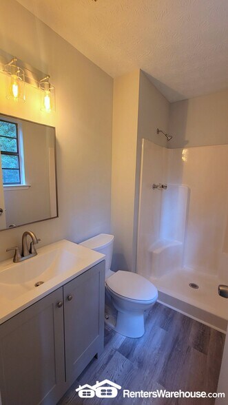 Building Photo - 1909 Suwanee Valley Rd NW