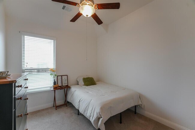 Building Photo - 26 Lufberry Pl