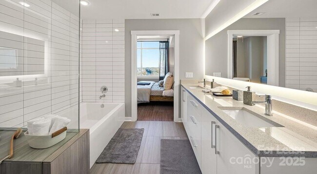 Building Photo - 4425 Sharon Rd