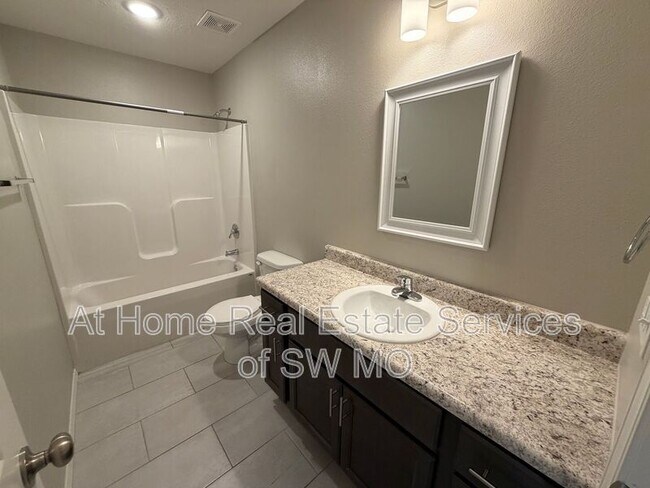 Building Photo - 1318 S Houston Ave