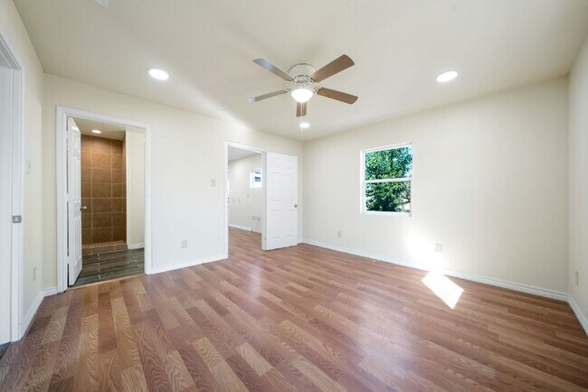Building Photo - 151 Morningview Dr