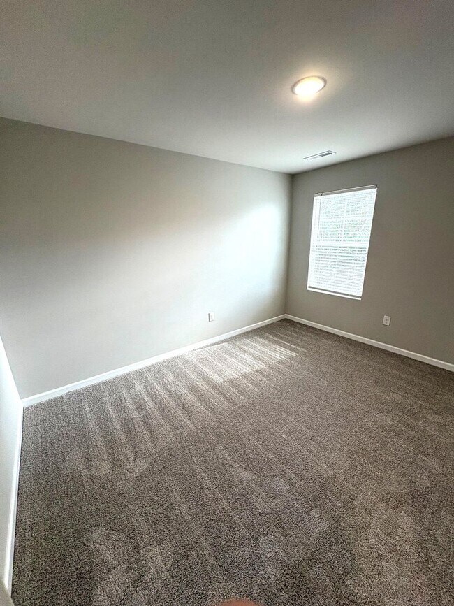 Building Photo - Beautiful 3BR 2.5BA Home w/ Full Appliance Kitchen • Garage Parking in Shelby