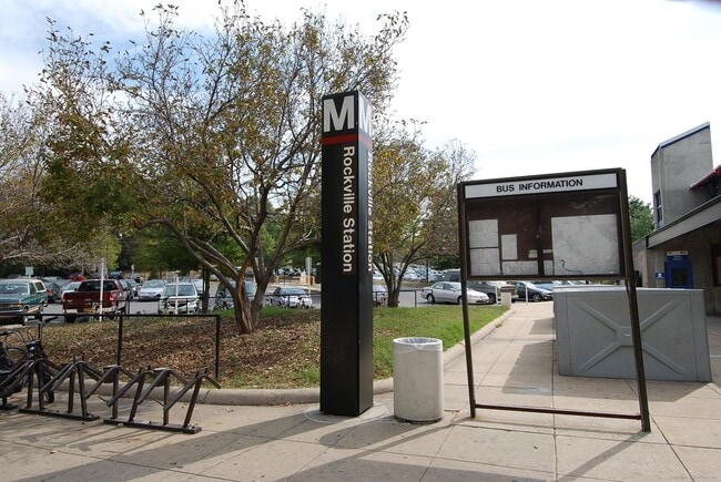 Building Photo - Sunny Studio in Downtown Rockville - ALL U...