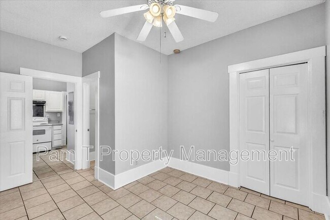 Building Photo - 527 E 38th St