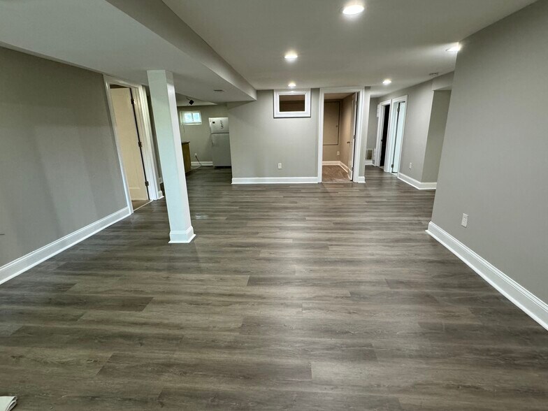 Building Photo - 1253 Cresthaven Dr