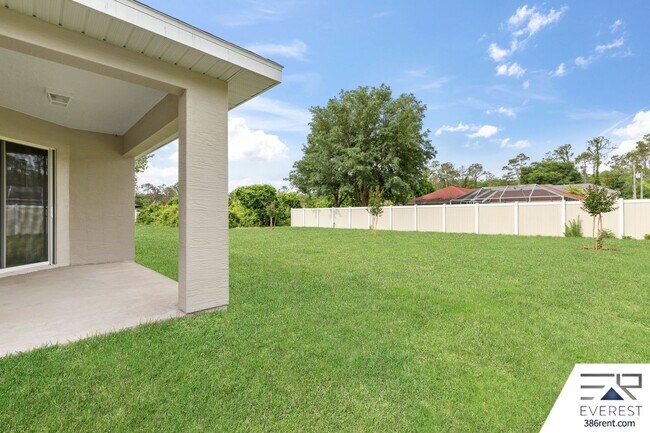 Building Photo - FULLY FENCED 3/2/2 IN DESIRABLE QUAIL HOLLOW