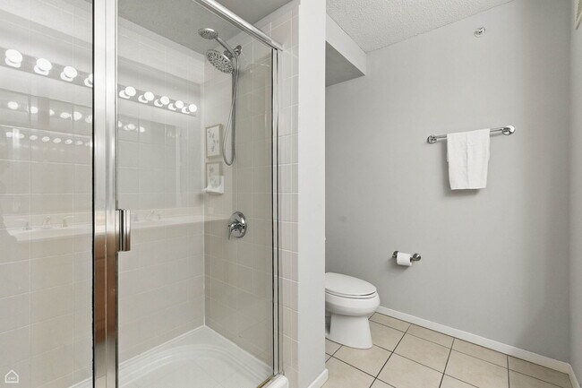 Building Photo - 9715 Woods Dr