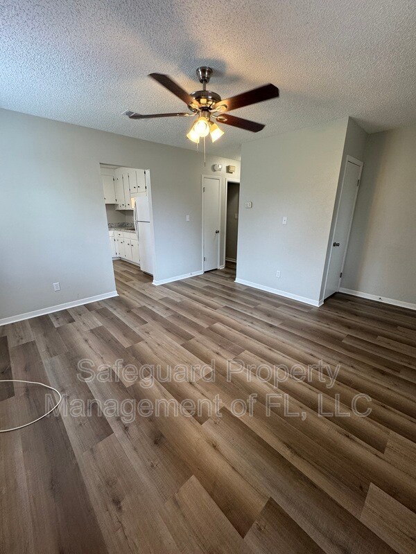 Primary Photo - 1116 Winton Ave