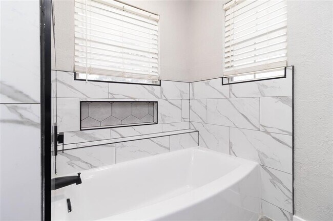 Building Photo - 4035 Almond Lake Dr