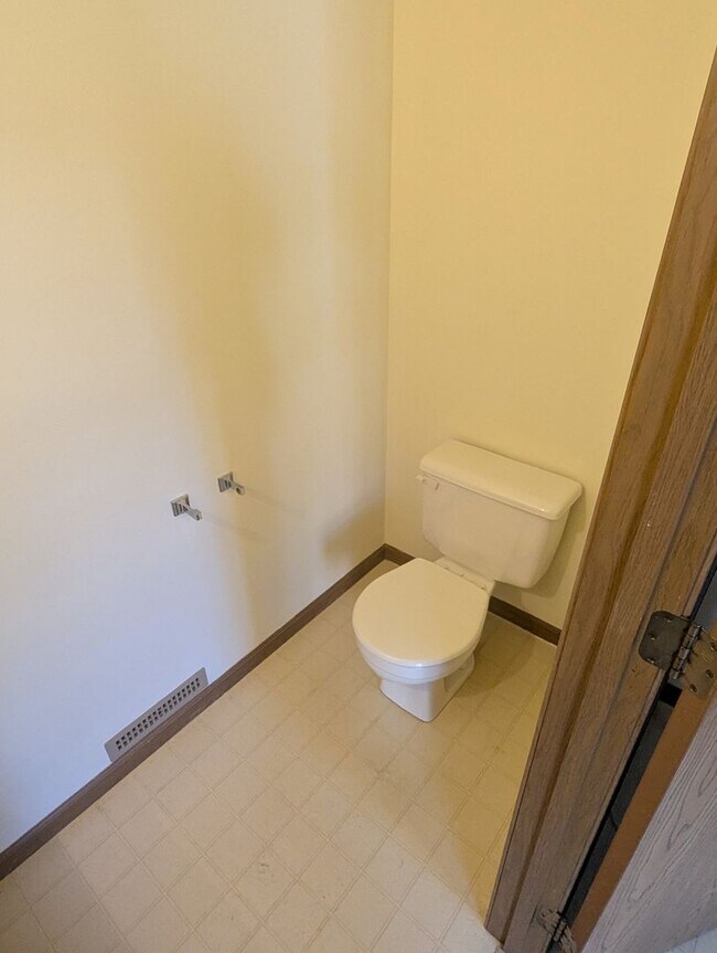 Building Photo - 804 Wildwood Blvd