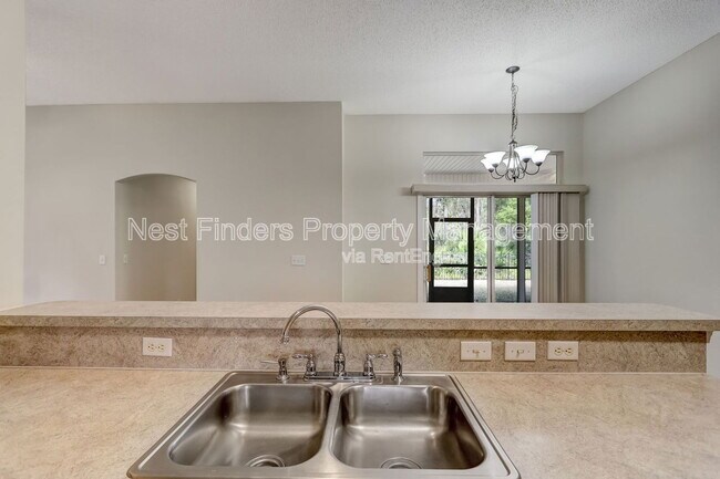 Building Photo - 749 Grand Parke Dr