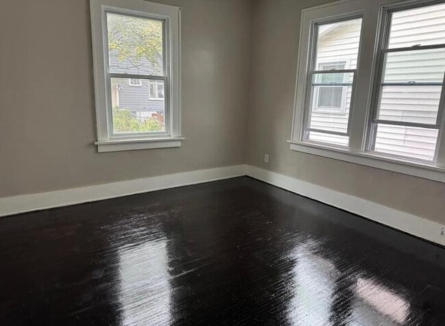 Building Photo - 1927 Clifford Ave