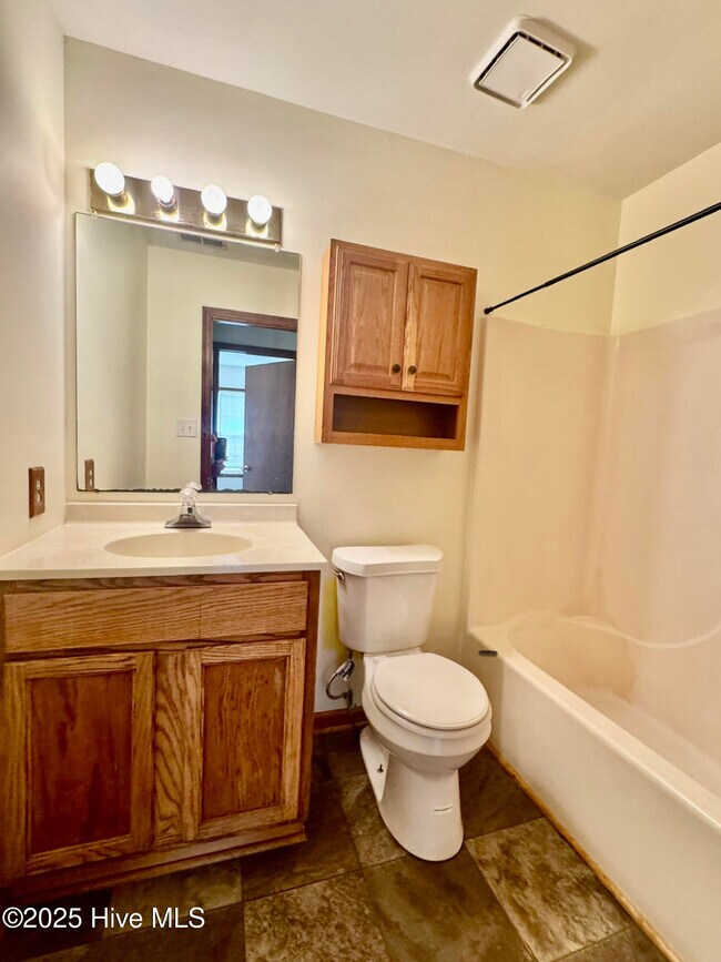 Building Photo - 1001 Pintail Ct