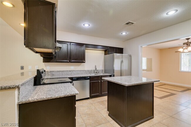 Building Photo - 3221 E Rochelle Ave