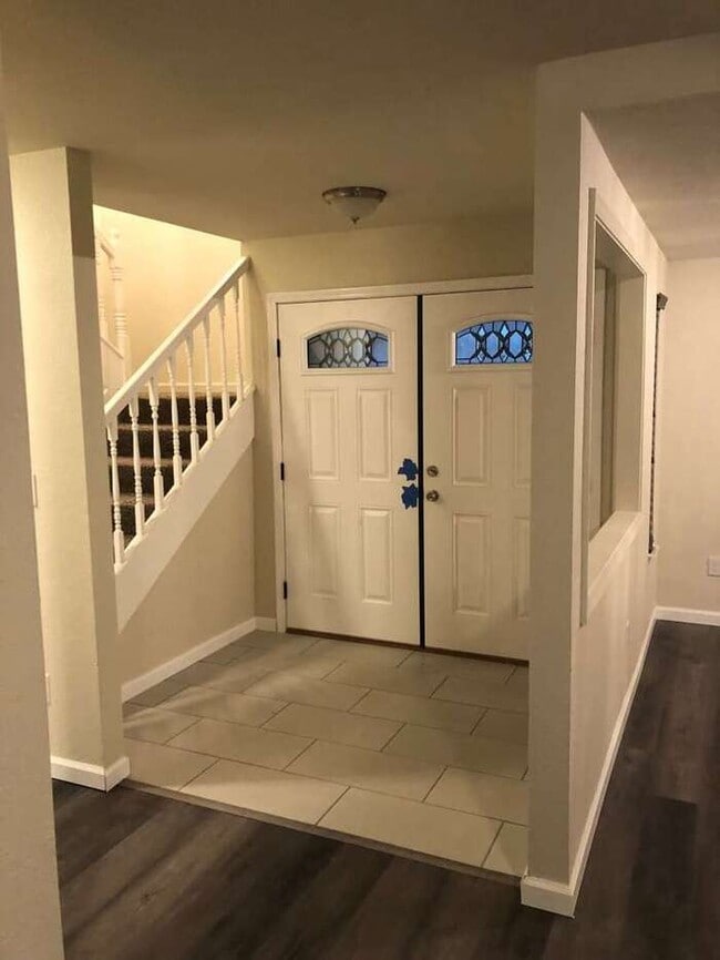 Building Photo - Tracy Gorgeous Renovated 4 Bedroom 2.5 Bat...