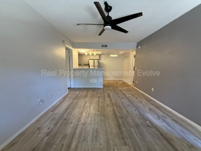 Building Photo - 1720 E Thunderbird Rd