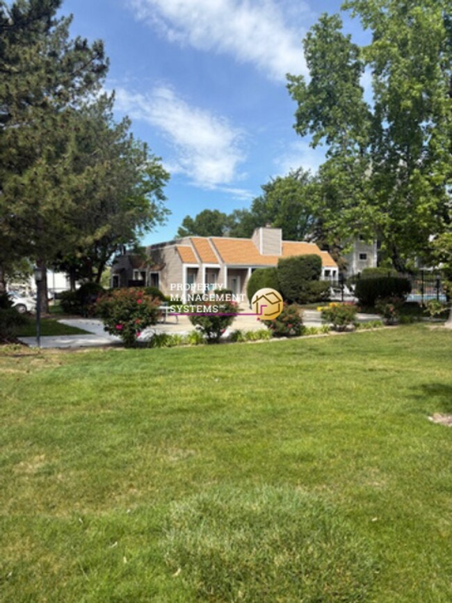 Building Photo - 2 Bedroom Millcreek Condo