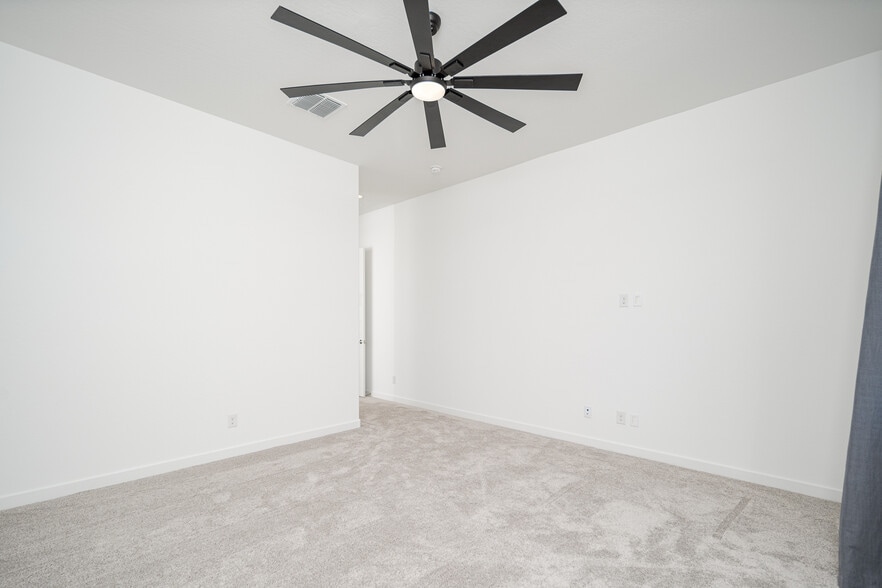 Building Photo - 3264 W Peak View Rd