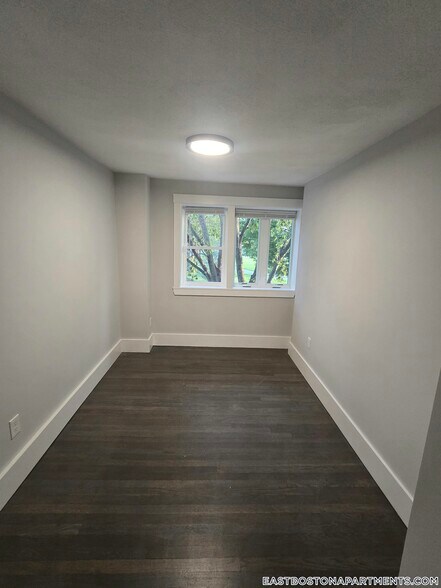 Building Photo - 118 Marginal St