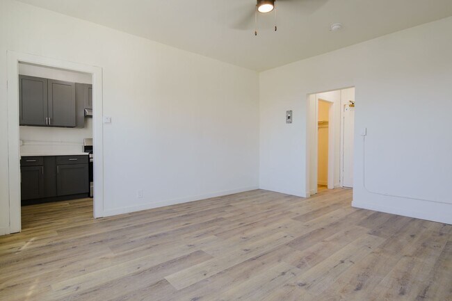 Interior Photo - Oxford III