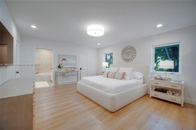 Building Photo - 11905 SW 67th Ave