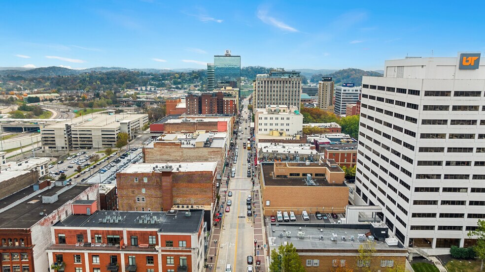 Building Photo - 418 S Gay St