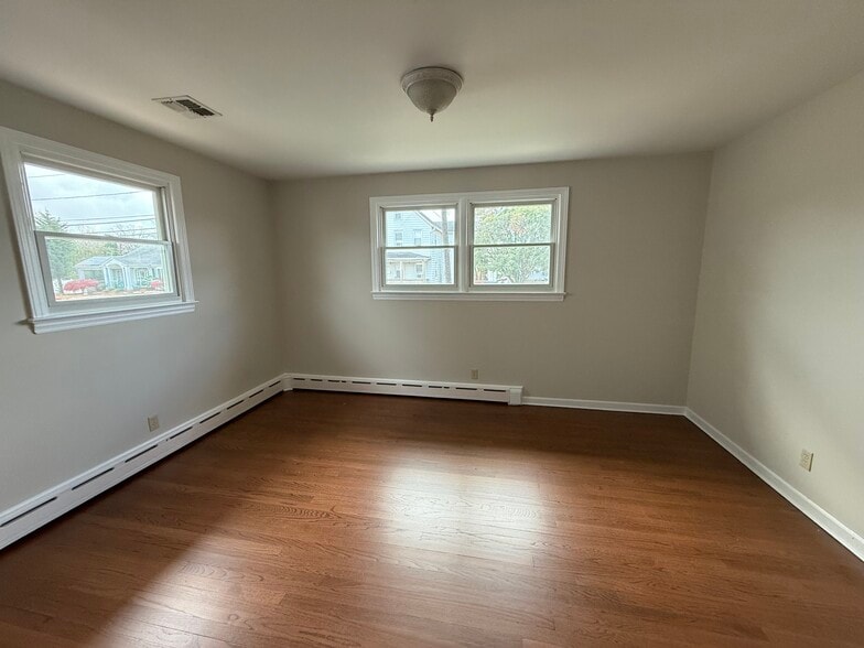 Building Photo - 607 1st Ave