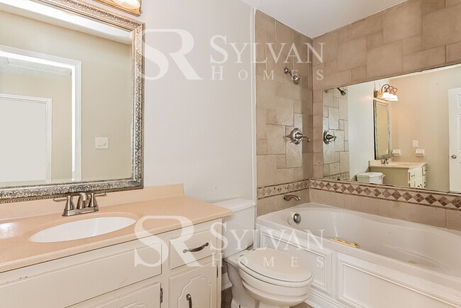 Building Photo - Come and view this 3 bedroom, 2.5 bathroom home