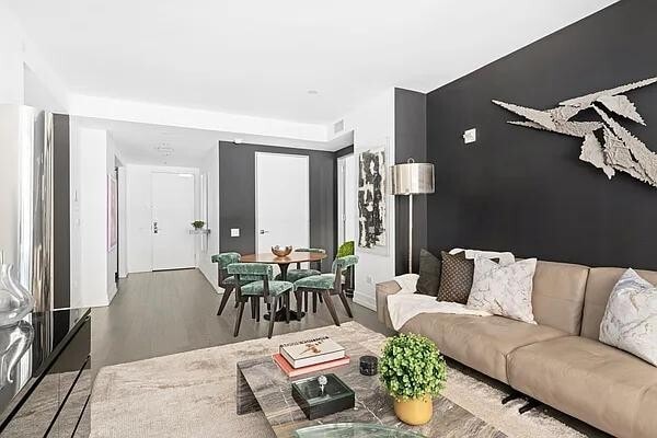 Building Photo - 70 Charlton St