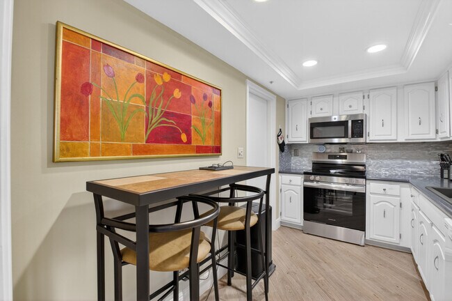 Building Photo - 7754 Lakeside Blvd