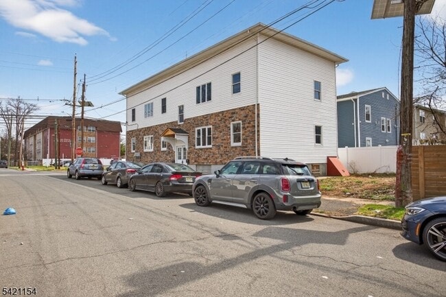 Building Photo - 378 Grand St