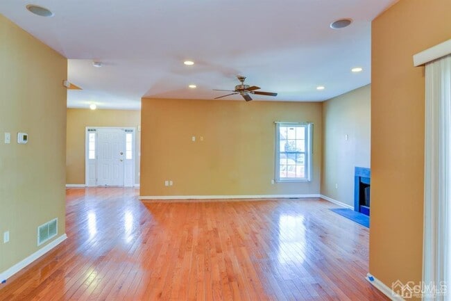 Building Photo - 334 Moonlight Dr