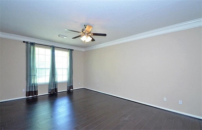 Building Photo - 523 Crestridge Dr