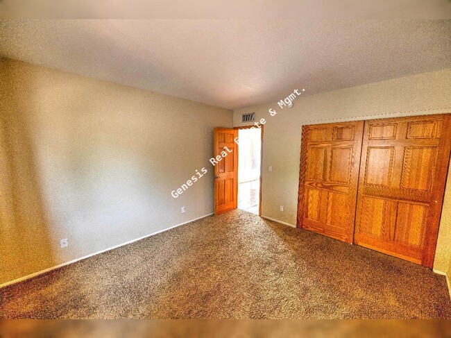 Building Photo - 4741 Calle Elegante