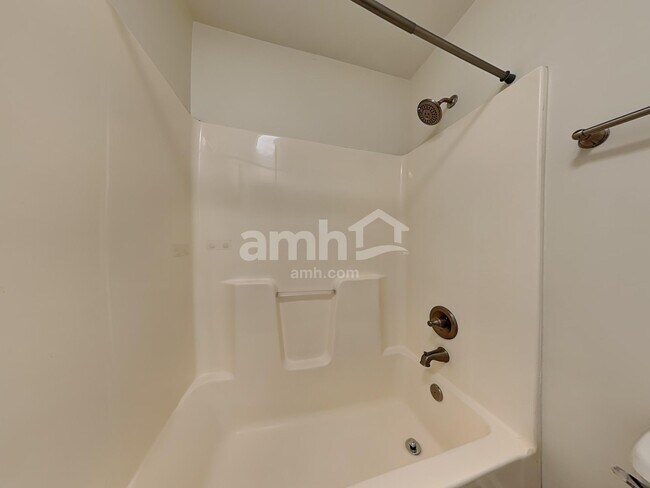 Building Photo - 1152 Balvaird Dr SE