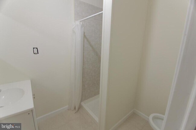 Building Photo - 1852 Willington St