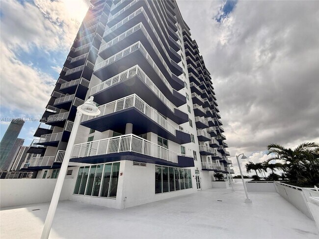 Building Photo - 275 NE 18th St