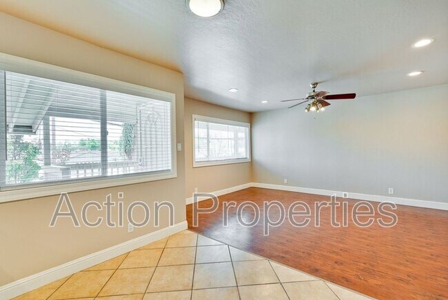 Building Photo - 4545 Moorpark Ave